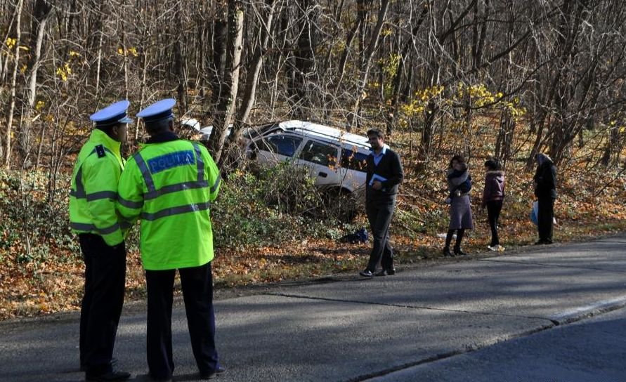 Accident stupid pe DN1: Un şofer s-a răsturnat cu maşina din cauza unei viespi