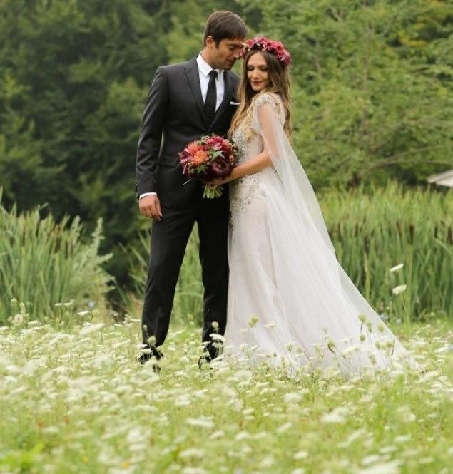 Adela Popescu s-a măritat! Cum a arătat rochia ei de mireasă 324076