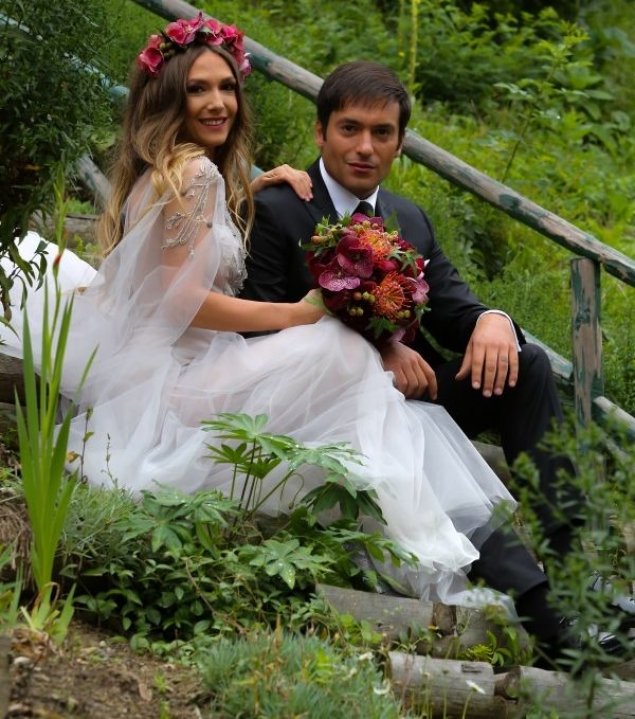 Adela Popescu s-a măritat! Cum a arătat rochia ei de mireasă