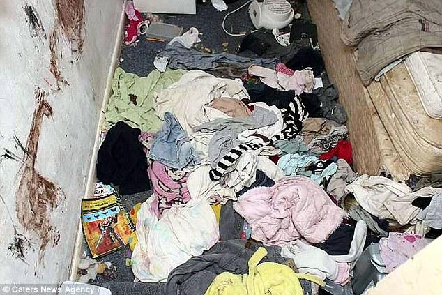 Imagini incredibile cu oameni care nu se pot numi părinți - Și-au forțat copiii să trăiască în mizerie doar pentru că ei erau niște drogați!  324087