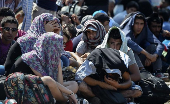 Criza imigranţilor continuă în Europa. Sute de mii de oameni vor să ajungă în Europa, din cauza sărăciei şi războiului
