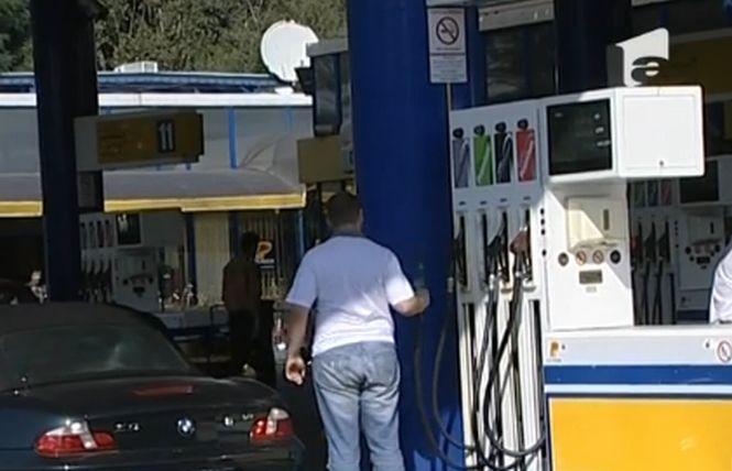 Preţul benzinei scade sub 5 lei