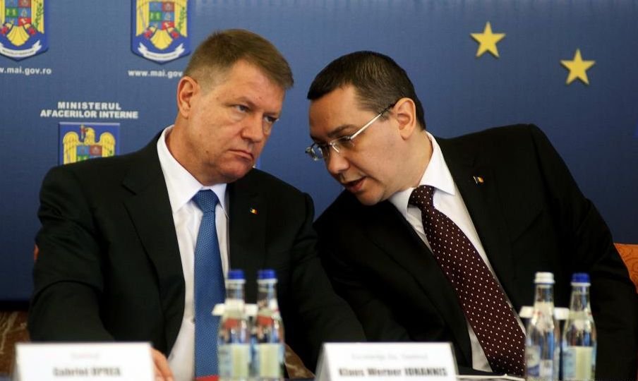 Victor Ponta sare în apărarea lui Klaus Iohannis pe Facebook: &quot;E doar o gogoaşă&quot;