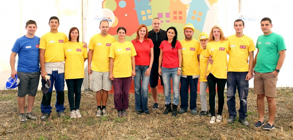 Fundația Vodafone România derulează cel mai extins program de voluntariat în construcția de case