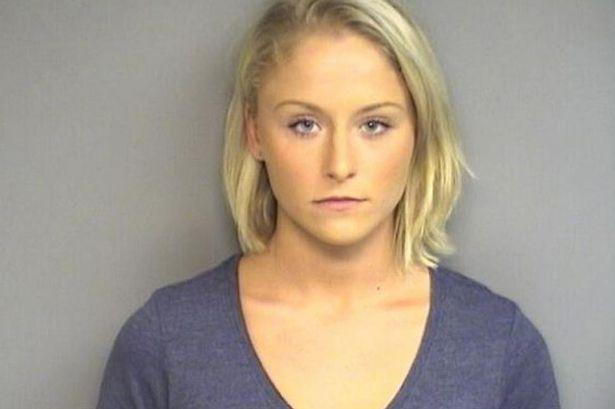 A vrut să îşi insulte rivala şi pe fostul iubit, dar s-a făcut de râs pe Internet şi a ajuns în arestul poliţiei 324629