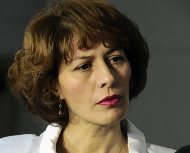 Directoare din Ministerul Sănătăţii arestată pentru 30 de zile. Mihaela Udrea, prinsă în timp ce primea bani şi cosmetice în biroul din minister