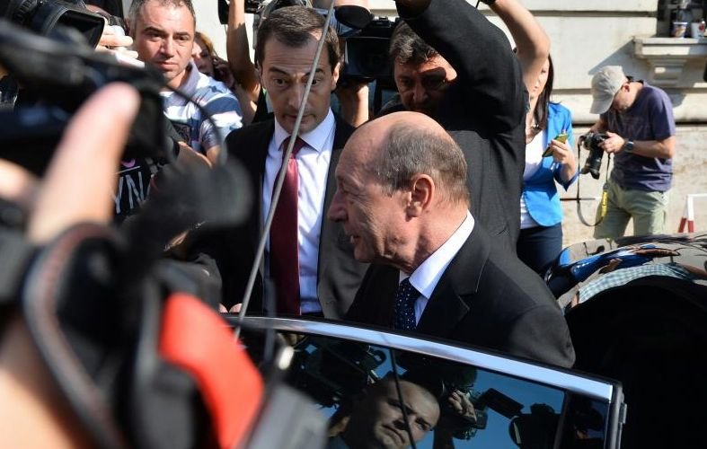 Traian Băsescu află miercuri dacă va fi judecat pentru şantaj