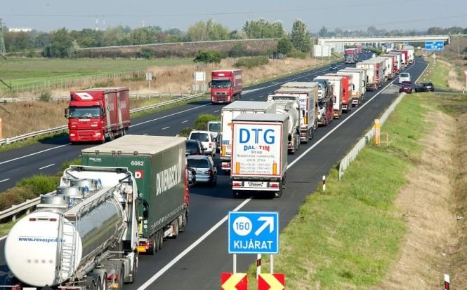 Coadă de maşini de 20 kilometri pe autostrada M1 din Ungaria