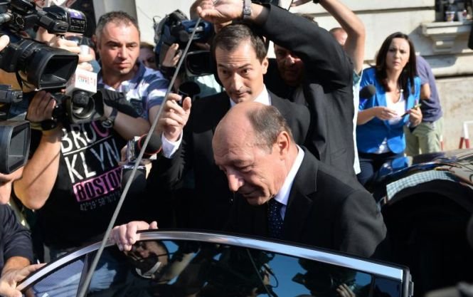 Traian Băsescu află miercuri dacă e judecat pentru şantaj