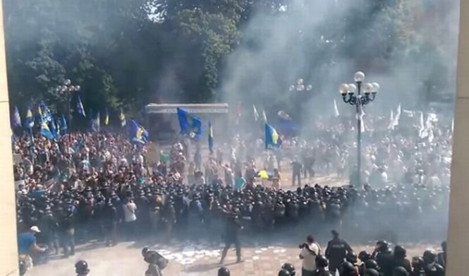 Violenţe în Ucraina: Petro Poroşenko promite că vinovaţii vor fi sever pedepsiţi 
