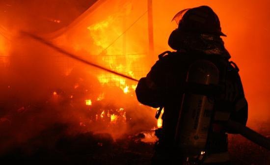 Incendiu la o fabrică de ţesături din Botoşani. Toţi angajaţii au fost evacuaţi