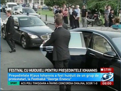 Klaus Iohannis greeted with booing at the &quot;George Enescu&quot; festival