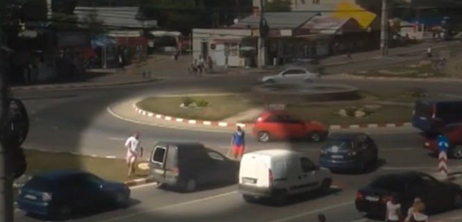 Scandal în trafic! A sărit la bătaie cu bâta de baseball - VIDEO