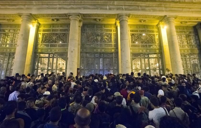 Traficul a fost reluat în gara Keleti din Budapesta, dar imigranţii nu au voie să intre