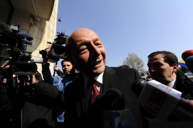 Avocatul lui Firea: Băsescu e încă protejat