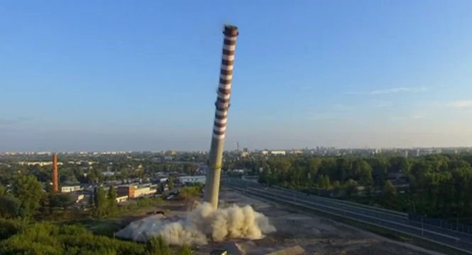 Demolare spectaculoasă în Polonia. Autorităţile au folosit 30 de kilograme de dinamită- VIDEO