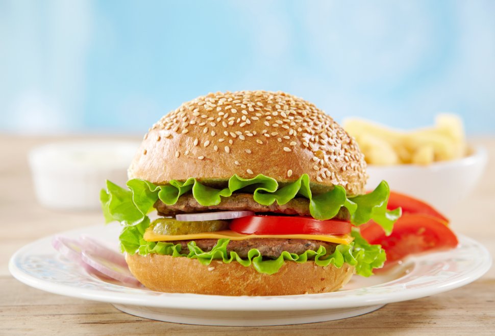 Reţeta unui hamburger sănătos, simplu şi rapid