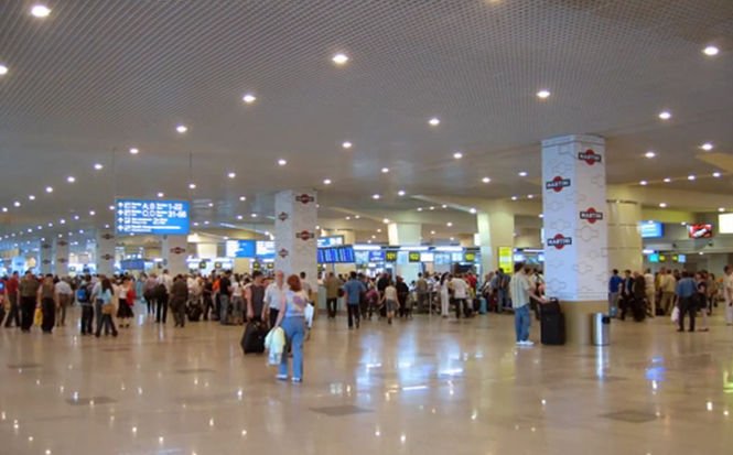 Un incendiu a provocat haos pe cel mai aglomerat aeroport din Moscova