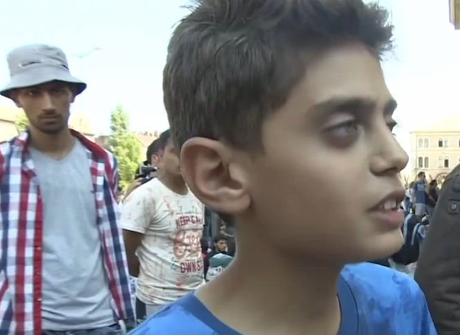 Mesajul unui refugiat sirian în vârsta de 13 ani: Sirienii au nevoie de ajutor, opriţi războiul