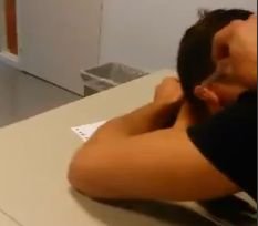 Ce se întâmplă atunci când un elev adoarme la ore, într-o şcoală din Olanda