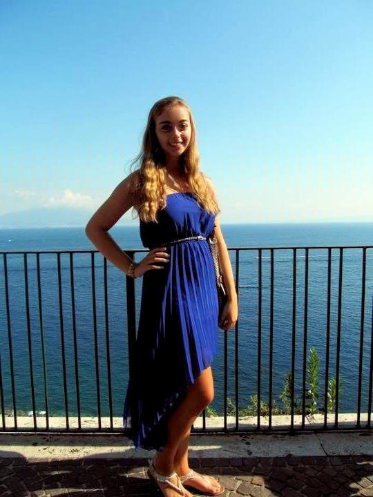 Cum arată tânăra care susține că este atât de frumoasă încât oamenii nu o pot lua în serios. FOTO 327152