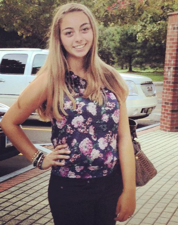 Cum arată tânăra care susține că este atât de frumoasă încât oamenii nu o pot lua în serios. FOTO 327157