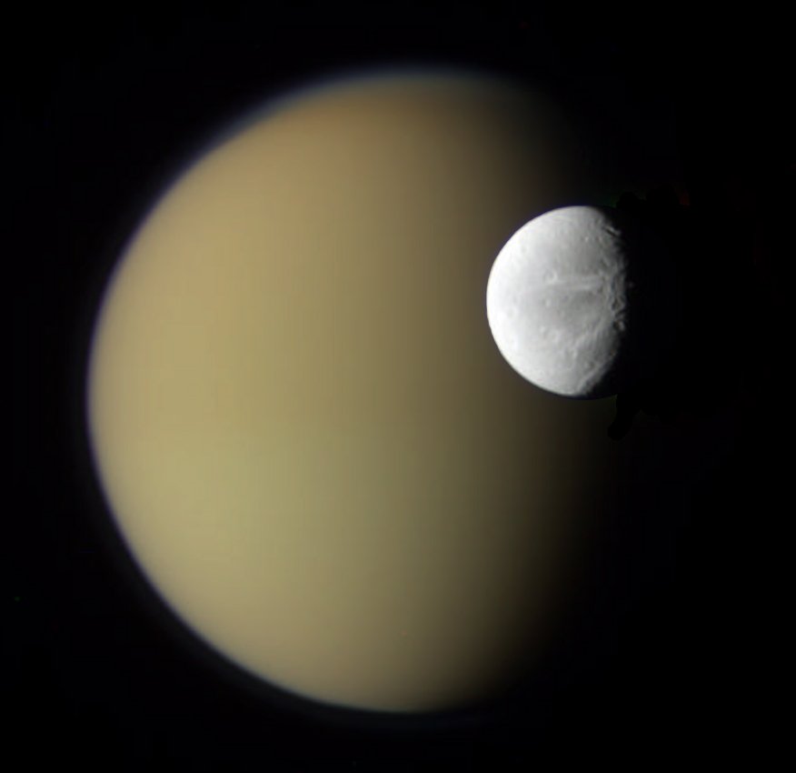 NASA publică o nouă fotografie spectaculoasă cu gigantul Saturn şi luna Dione