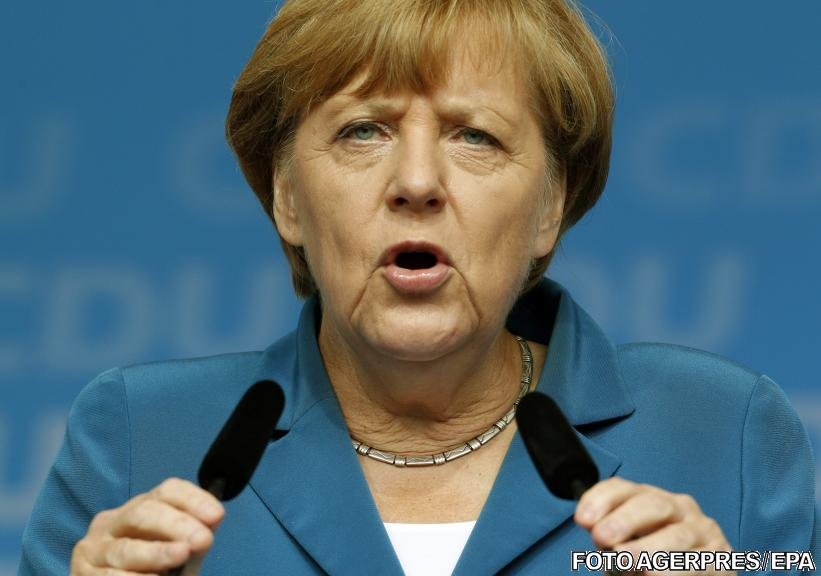Angela Merkel a fost rugată de un refugiat să facă un selfie. Ce reacţie a avut cancelarul