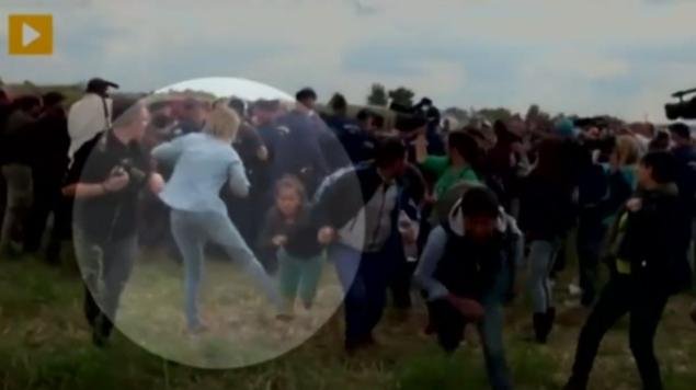 Ce se va întâmpla cu jurnalista filmată în timp ce lovea imigranţi. Autorităţile ungare au făcut acum anunţul