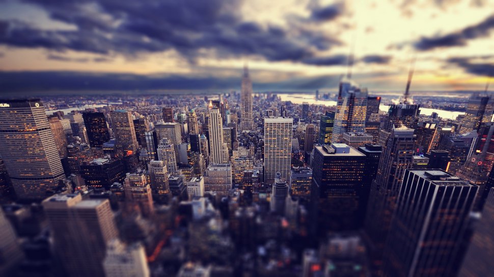 Ce a apărut pe cerul oraşului New York, în ajunul comemorării victimelor atentatului din 11 septembrie