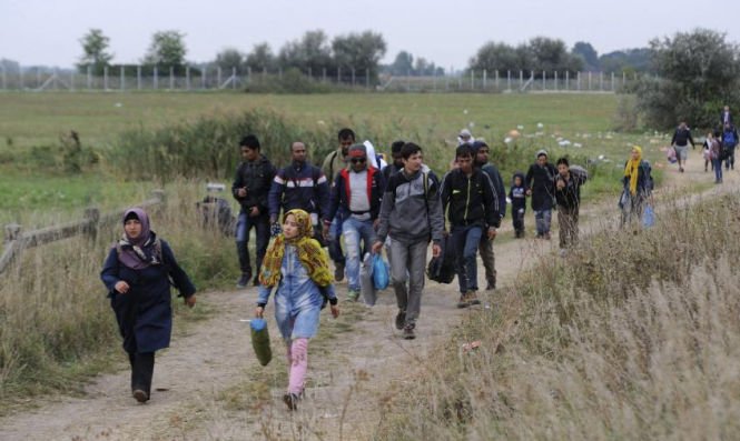 Nou record de imigranţi intraţi în Ungaria. Peste 3000 de militari au fost desfăşuraţi la frontiera cu Serbia