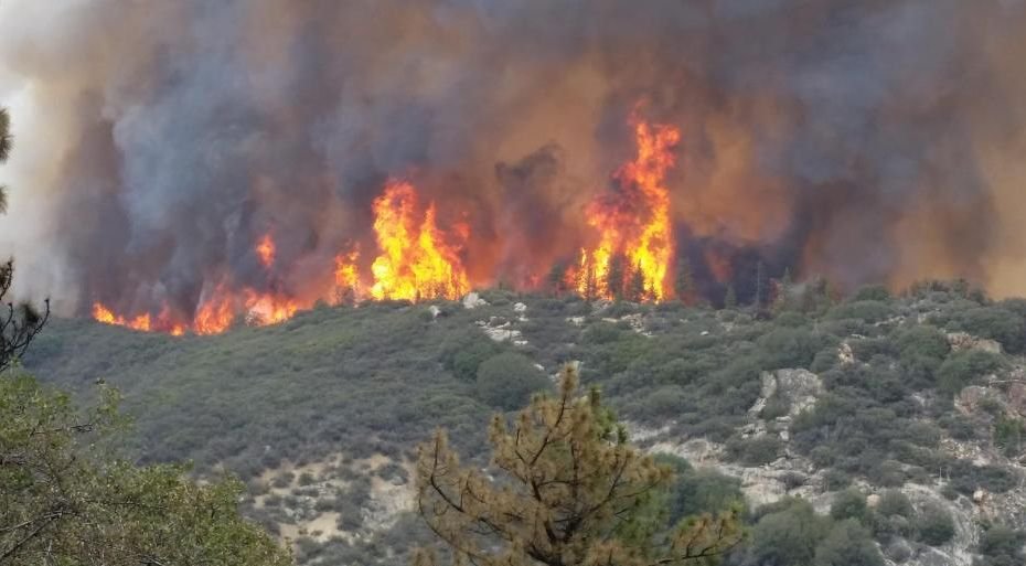 Incendii masive în California. Mii de persoane au fost evacuate