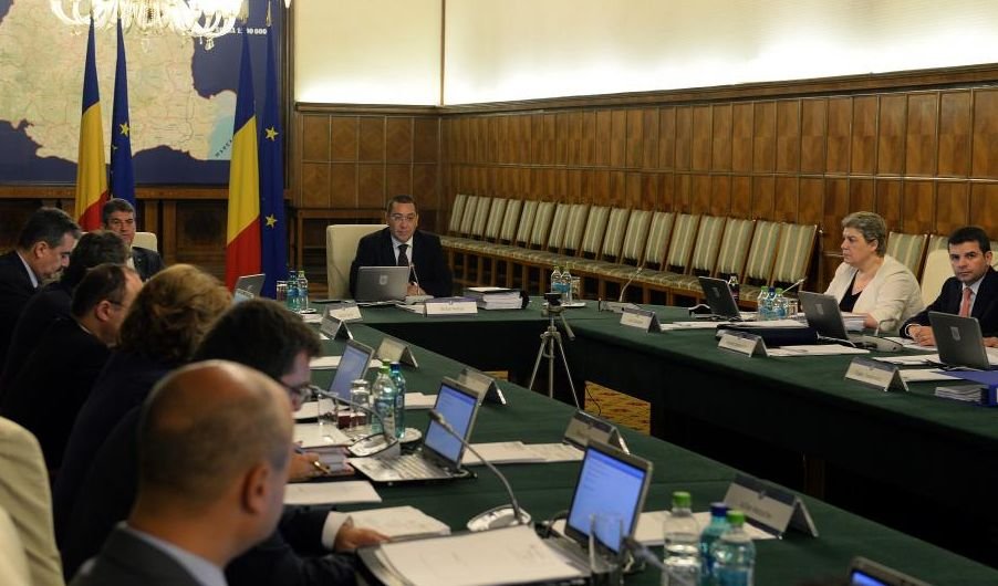 Miniştri cu bugete imense, iluştri anonimi pentru români