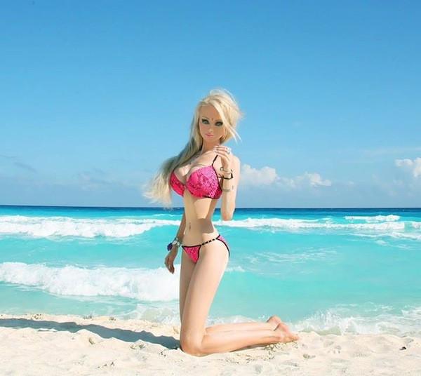 Adevărata față a femeii-Barbie. Cum arată Valeria Lukyanova nemachiată. FOTO 328331
