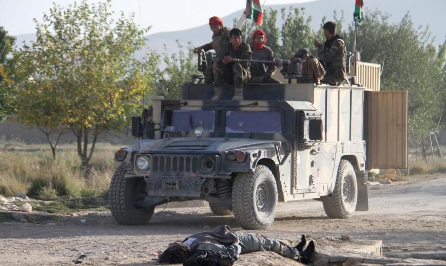 Închisoare din Afganistan luată cu asalt de talibani. Sute de deţinuţi au fost eliberaţi 