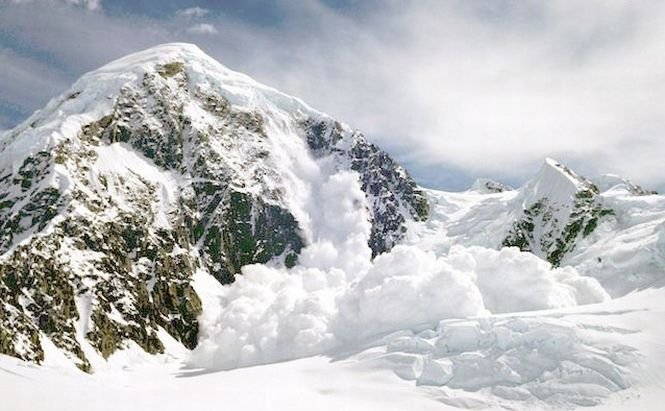 Tragedie în Alpii francezi. O avalanşă uriaşă a ucis şapte oameni