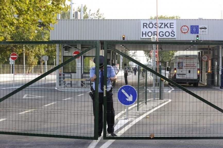 Ungaria şi-a sigilat graniţa cu Serbia. Trecerea ilegală a frontierei, pedepsită cu închisoarea