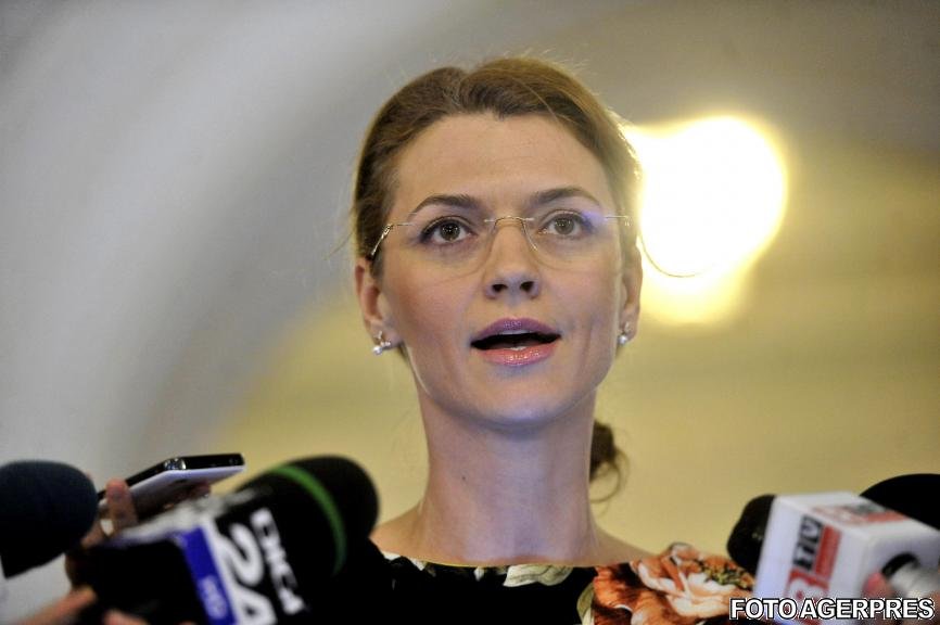 Alina Gorghiu nu dă dreptate nici lui Victor Ponta, nici părţii ungare, în problema gardului de la graniţă