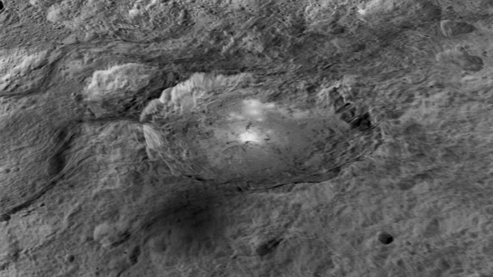 NASA, fotografii spectaculoase cu craterul Occator de pe Ceres 328757