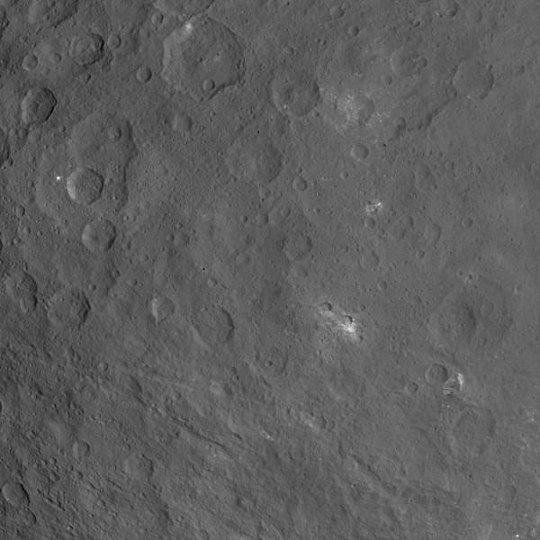 NASA, fotografii spectaculoase cu craterul Occator de pe Ceres 328758