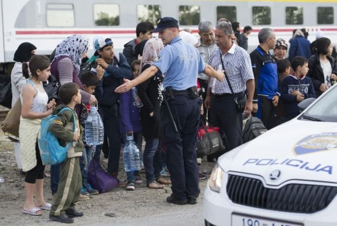 Croația a anunţat că nu mai poate primi imigranți