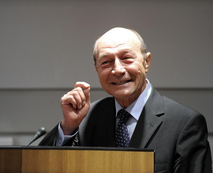 Traian Băsescu, atacat de un fost apropiat. &quot;Să rânjeşti la moartea Tribunului e blasfemie&quot;