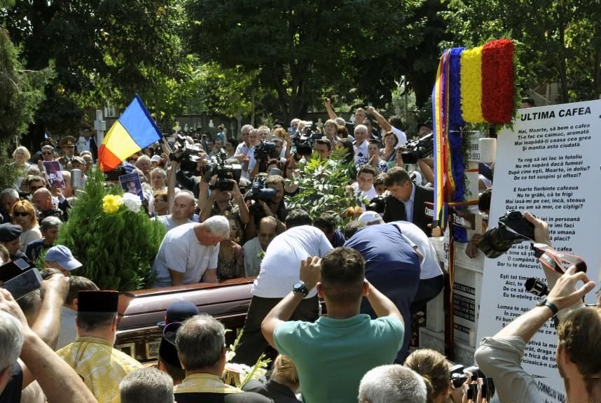 Esenţial: Cine a plătit înmormântarea lui Corneliu Vadim Tudor