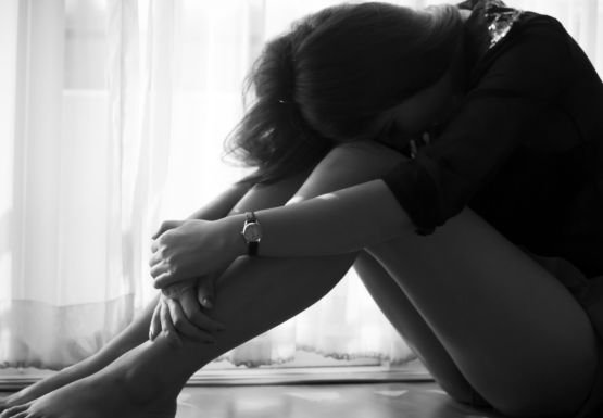 O elevă din Argeş acuză un bărbat însurat că a drogat-o şi a violat-o