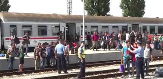 Violenţă extremă. Sute de refugiaţi s-au bătut între ei într-un orăşel din Croaţia- VIDEO