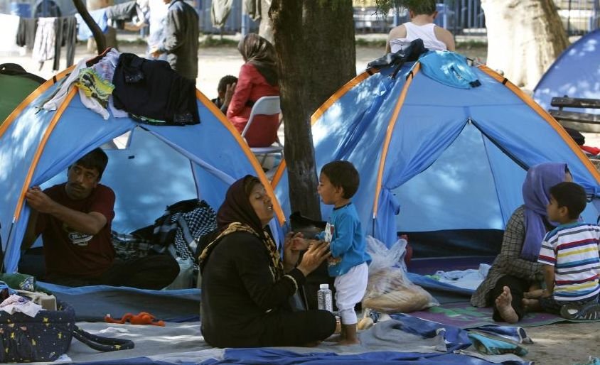 Croaţia &quot;forţează&quot; Ungaria să primească mii de refugiaţi