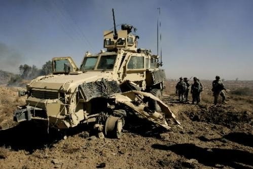 Trei militari români au fost răniţi în Afganistan, după explozia unei maşini-capcană