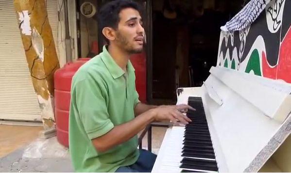 Ce s-a întâmplat cu un pianist sirian care îşi încuraja poporul să nu renunţe la speranţă. Povestea lui face înconjurul lumii
