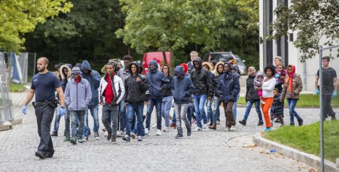 Uniunea Europeană caută o soluţie la exodul refugiaţilor. Miniştrii de Interne ai UE se reunesc la Bruxelles