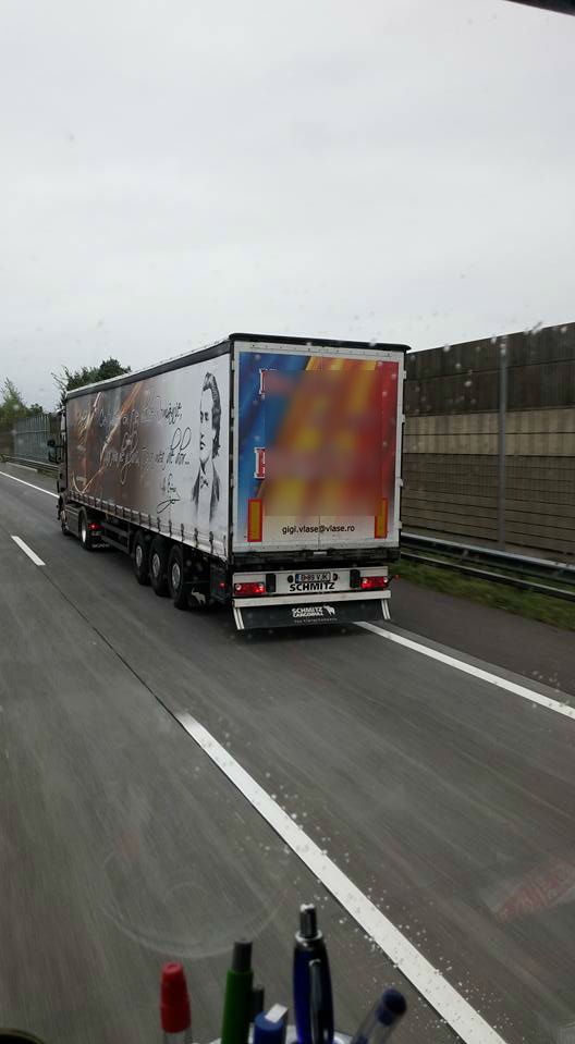 Fotografia șoc surprinsă pe o autostradă din străinătate. Cum arată TIR-ul unui român